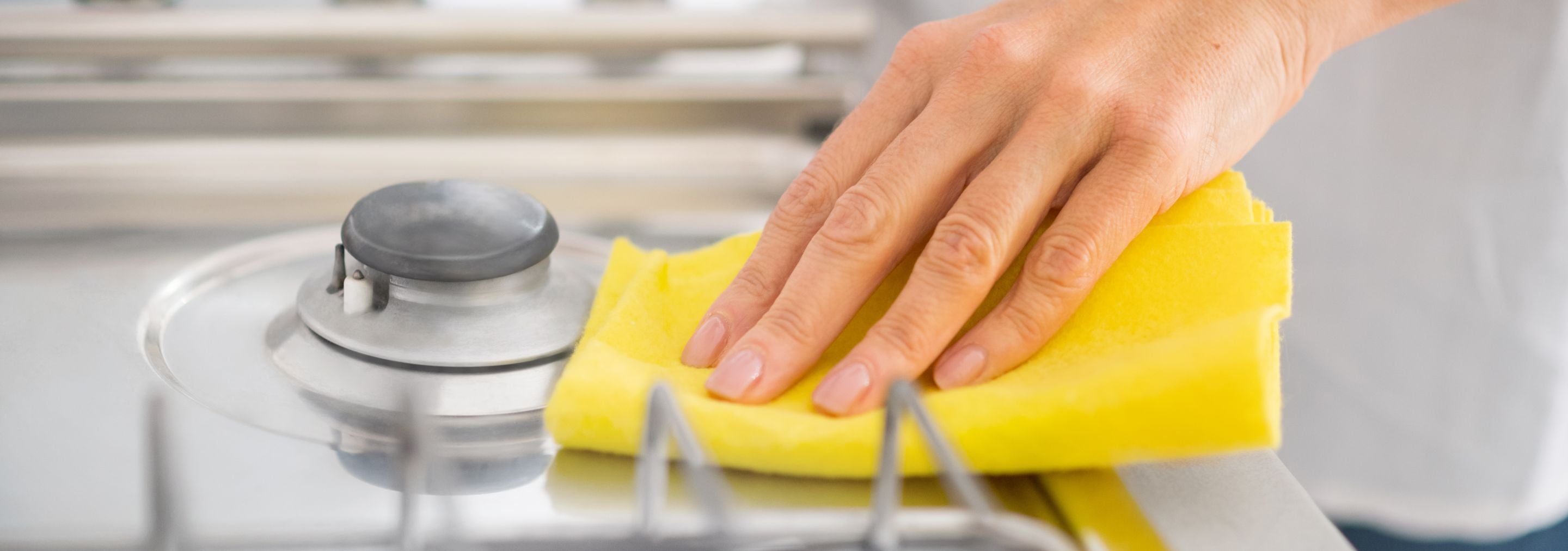 Använd rengöringsspray för ett skinande rent kök!